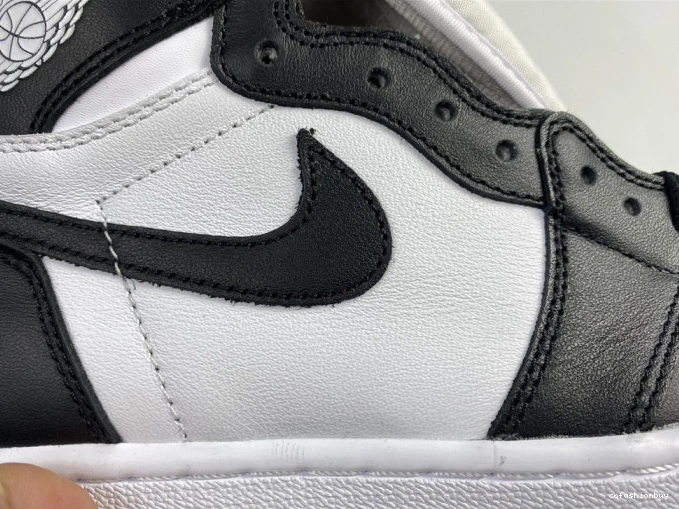Air Retro (2014) Black 1 555088-010 White Jordan 0818